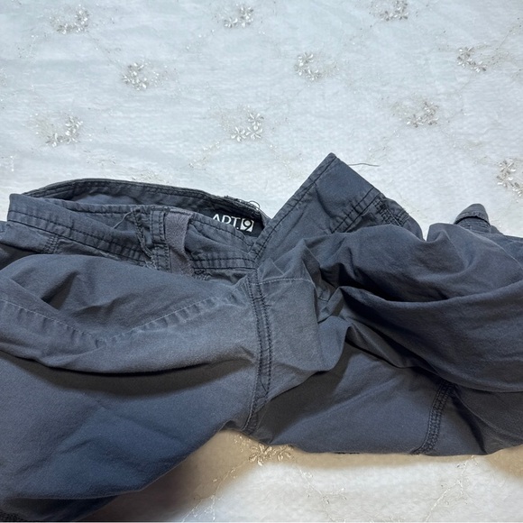 Y2K Vintage Gray Cargo Capri Pants – Size 6P - Picture 4 of 4